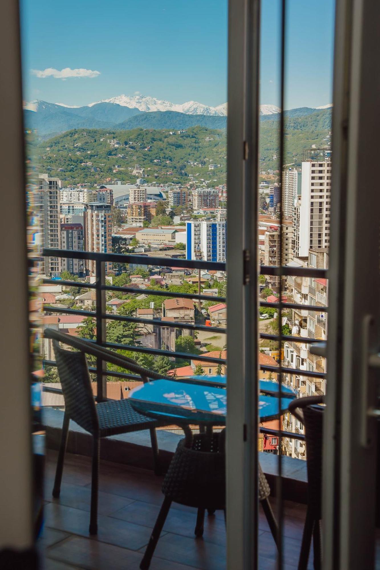 Happy Apartments Μπατούμι Εξωτερικό φωτογραφία